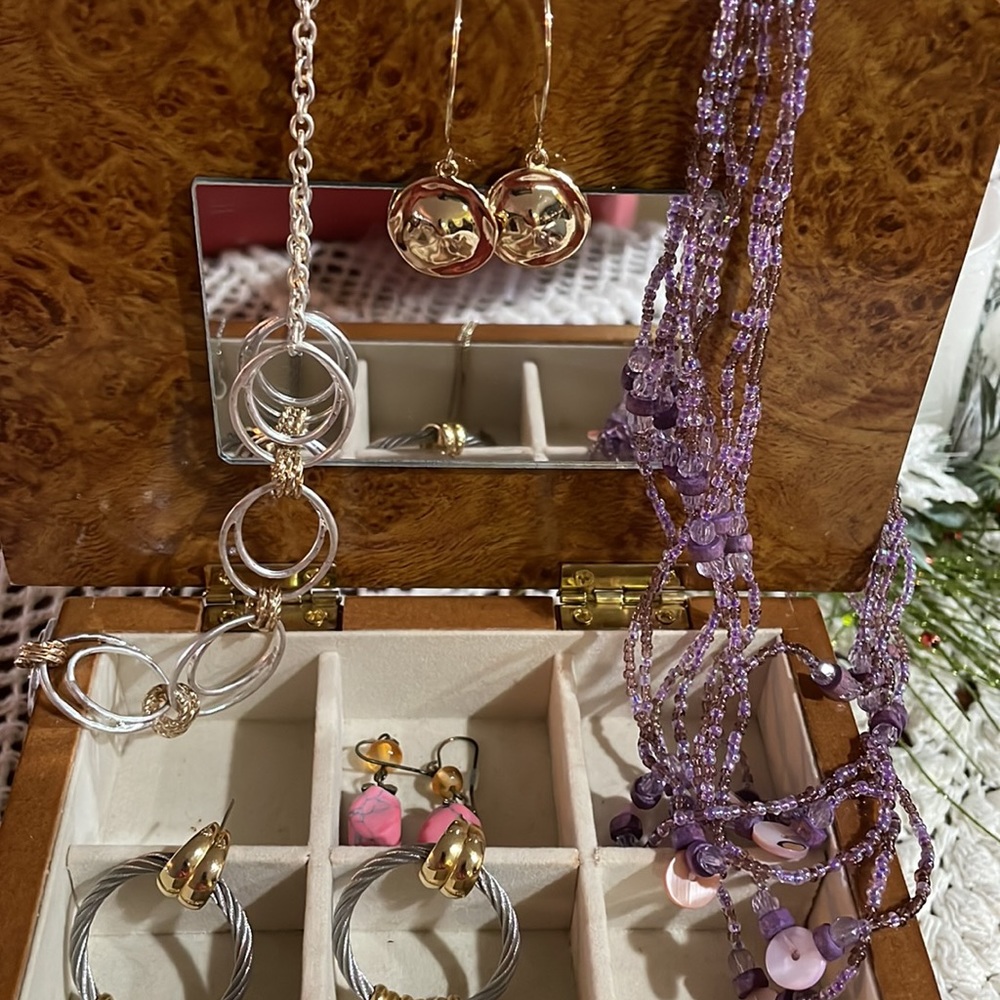 Jewelry & Box - Picture 3 of 7